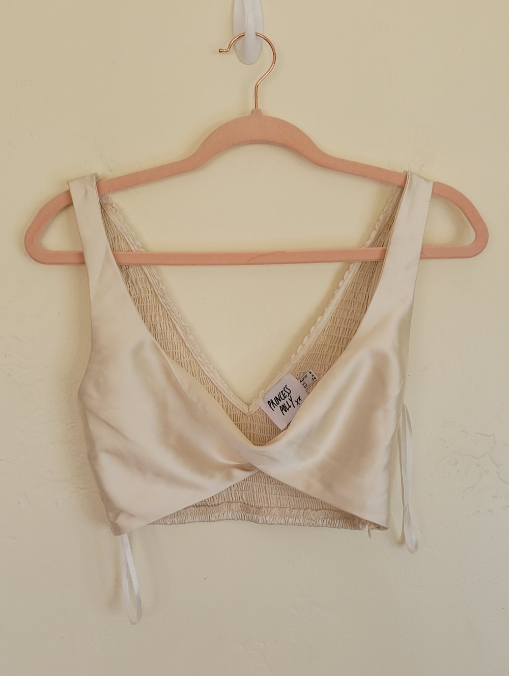 Princess Polly XX Cream Satin Cropped V-Neck Tank Size 4 Women.